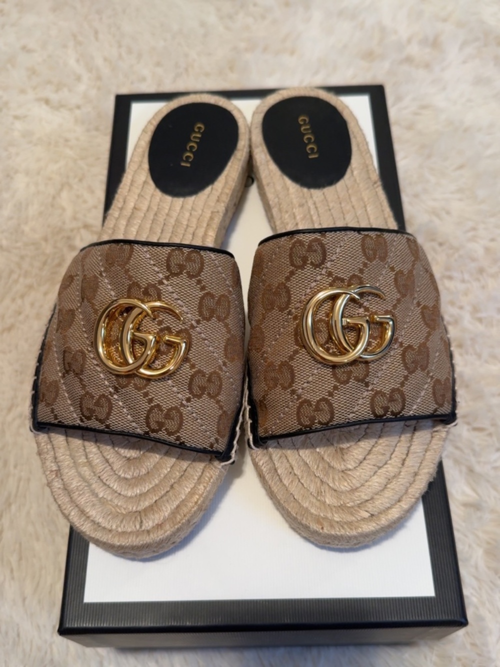 **Gucci GG Matelassé Canvas Espadrille Slide Sandals Size 38 Worn Once**